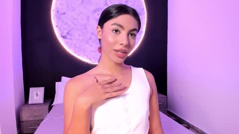Snapshot of isabellefoxx chatting on 03-05-25, 10:21 Isa online show from 03-05-25, 10:21