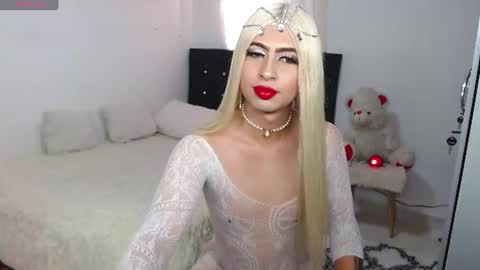 Snapshot of isadora_conde1_ chatting on 07-10-26, 07:49 isadora online show from 07-10-26, 07:49