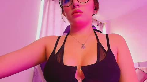 Snapshot of isahenao02 chatting on 02-21-26, 01:01 ISABELLA online show from 02-21-26, 01:01