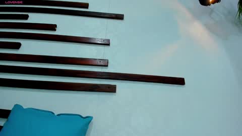 Snapshot of isamoon_ chatting on 02-04-25, 04:29 Isa online show from 02-04-25, 04:29