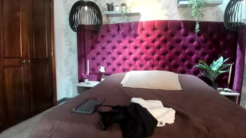 I S A  S AN D E R S  online show from 12-18-25, 07:20