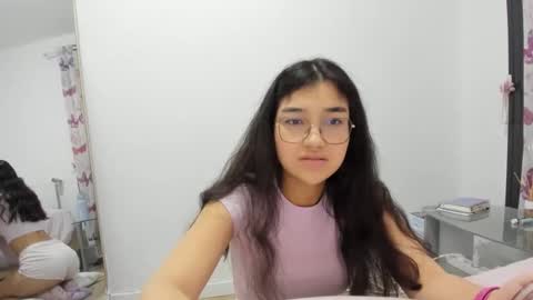 Snapshot of isasuarezzzz chatting on 03-02-26, 06:15 Isa Suarez online show from 03-02-26, 06:15