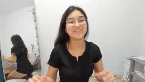 Snapshot of isasuarezzzz chatting on 03-03-26, 07:42 Isa Suarez online show from 03-03-26, 07:42