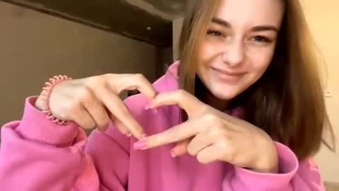 Snapshot of isauratorkelson chatting on 11-14-25, 07:29 Issa online show from 11-14-25, 07:29