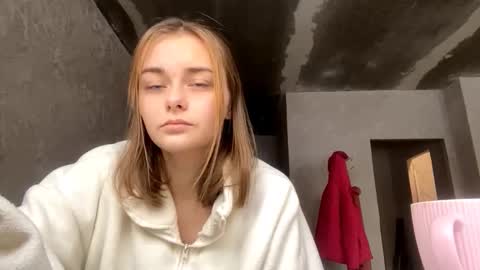 Snapshot of isauratorkelson chatting on 11-16-25, 09:59 Issa online show from 11-16-25, 09:59