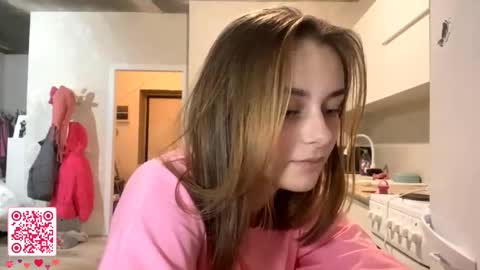 Snapshot of isauratorkelson chatting on 11-26-25, 08:32 Issa online show from 11-26-25, 08:32