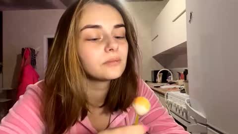 Snapshot of isauratorkelson chatting on 12-03-25, 01:13 Issa online show from 12-03-25, 01:13