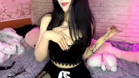 Snapshot of isauratorkelson chatting on 02-27-26, 11:10 Issa online show from 02-27-26, 11:10