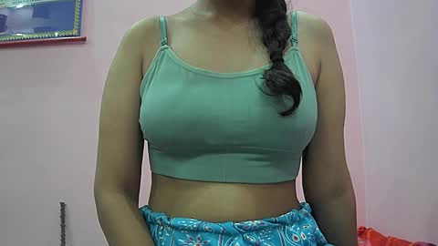 ishika_singh_ online show from 10-20-25, 01:28