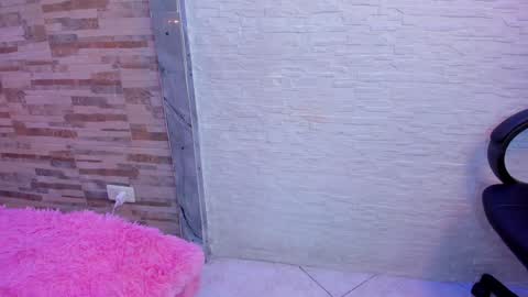 Snapshot of isla_jhons chatting on 01-31-25, 04:38 Isla online show from 01-31-25, 04:38