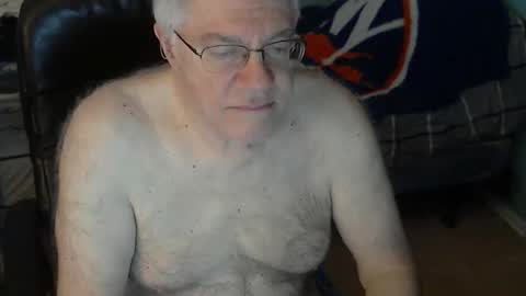 Snapshot of islesman22 chatting on 12-17-25, 12:00 islesman22 online show from 12-17-25, 12:00