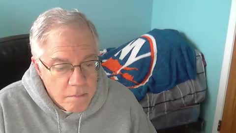 islesman22 online show from 12-21-25, 07:21