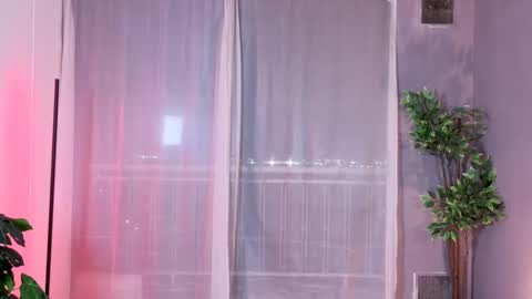 Snapshot of isnotforeveryone chatting on 09-17-25, 02:35 Julyane online show from 09-17-25, 02:35