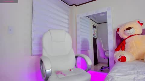 Isa  online show from 12-15-25, 08:40