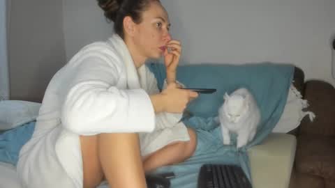 Snapshot of issabelle_69 chatting on 11-19-25, 06:24 Issabelle online show from 11-19-25, 06:24