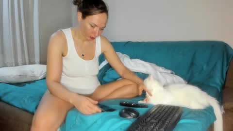 Snapshot of issabelle_69 chatting on 12-03-25, 06:21 Issabelle online show from 12-03-25, 06:21