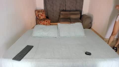 Isabella  online show from 03-11-25, 06:00