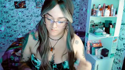 Yiz online show from 11-25-25, 02:11