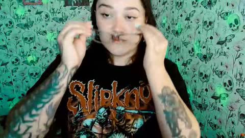 Yiz online show from 03-28-26, 04:01