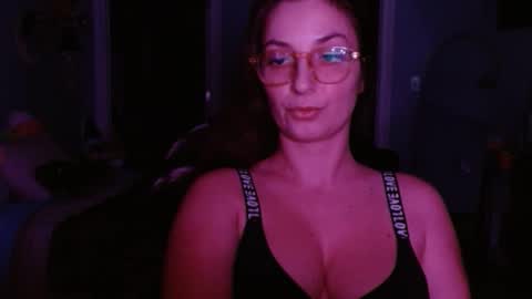 Bella Bloom online show from 12-20-24, 06:29