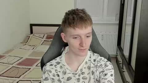 Snapshot of ithan_red chatting on 09-10-25, 03:01 Ethan online show from 09-10-25, 03:01