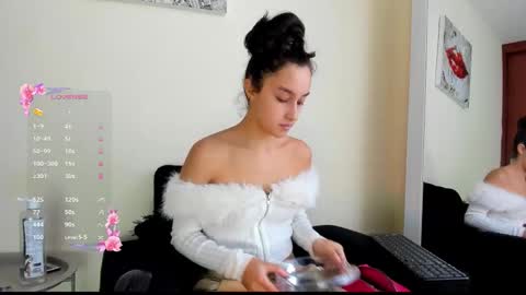 Angelica online show from 10-28-25, 07:05