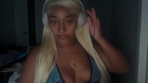 Snapshot of its_amiri chatting on 09-09-25, 02:22 its_amiri online show from 09-09-25, 02:22