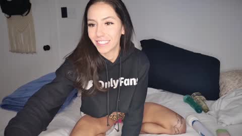 Snapshot of itscaylawatsun chatting on 01-09-25, 11:02 itscaylawatsun online show from 01-09-25, 11:02