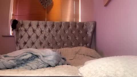 Lola online show from 12-23-24, 11:14