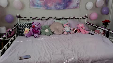 Snapshot of itsnikkisweet chatting on 02-12-25, 07:13 Nikki Sweet online show from 02-12-25, 07:13