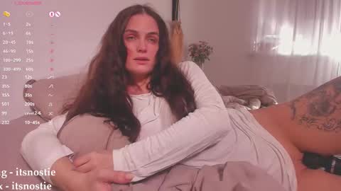 Snapshot of itsnostie chatting on 09-29-25, 12:21 Nata Nsti elvish online show from 09-29-25, 12:21