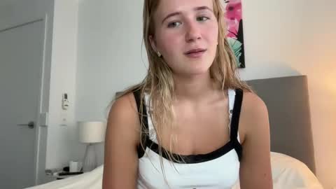 Snapshot of itsssosierra chatting on 12-16-24, 03:19 Sierra online show from 12-16-24, 03:19