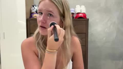 Snapshot of itsssosierra chatting on 10-28-25, 11:51 Sierra online show from 10-28-25, 11:51