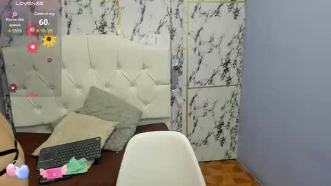 Itsuki N online show from 09-15-25, 12:05