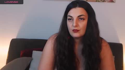 Snapshot of itsyourlady chatting on 12-15-24, 01:54 Melissa Khaan online show from 12-15-24, 01:54