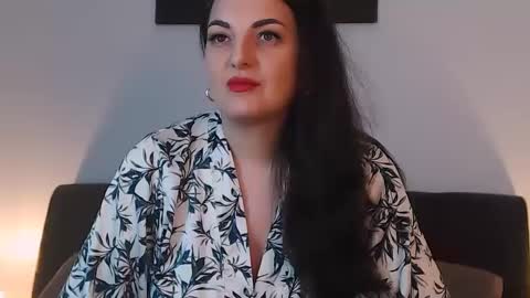 Snapshot of itsyourlady chatting on 12-28-24, 12:45 Melissa Khaan online show from 12-28-24, 12:45