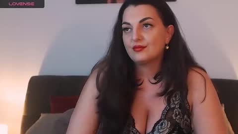 Snapshot of itsyourlady chatting on 01-05-25, 02:30 Melissa Khaan online show from 01-05-25, 02:30