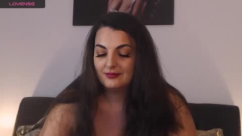 Snapshot of itsyourlady chatting on 01-12-25, 01:58 Melissa Khaan online show from 01-12-25, 01:58