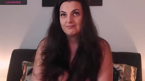 Snapshot of itsyourlady chatting on 02-12-25, 10:03 Melissa Khaan online show from 02-12-25, 10:03