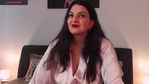 Snapshot of itsyourlady chatting on 02-21-25, 11:01 Melissa Khaan online show from 02-21-25, 11:01