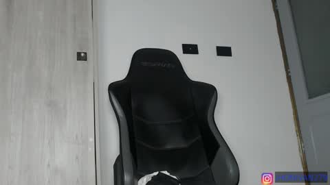 ivanhot279 online show from 02-04-25, 11:49