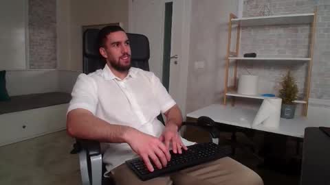 IvanHydee online show from 11-27-25, 05:53