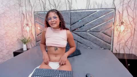 Ivis  online show from 02-16-25, 02:43