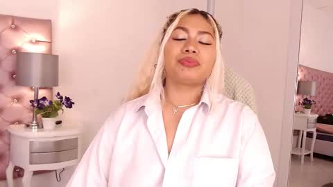 IvonnyBon online show from 02-11-26, 04:17