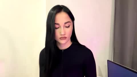 Snapshot of ivoryhochstine chatting on 11-27-25, 01:02 Nika online show from 11-27-25, 01:02