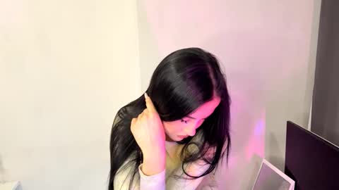 Snapshot of ivoryhochstine chatting on 12-14-25, 02:11 Nika online show from 12-14-25, 02:11