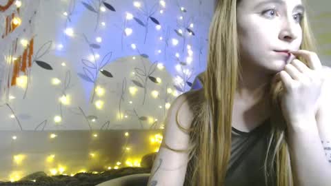 Snapshot of ivy_dean_ chatting on 02-16-25, 12:19 Ivy online show from 02-16-25, 12:19