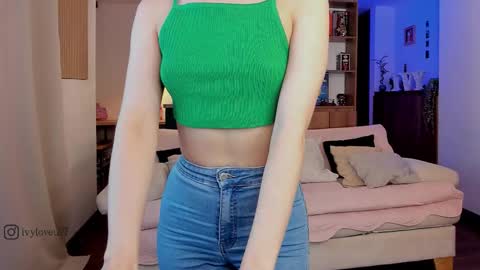 Snapshot of ivy_love33 chatting on 09-23-25, 03:20 Ivy  online show from 09-23-25, 03:20