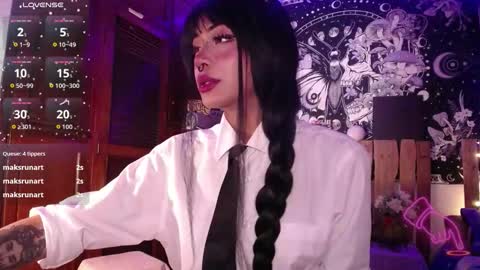 Ivy bank   online show from 11-22-25, 07:46