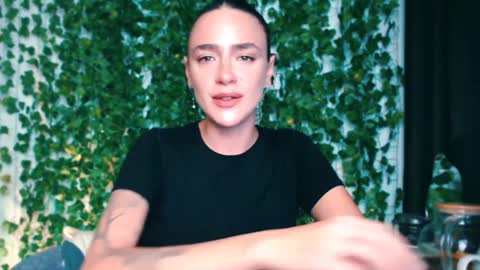 Snapshot of ivyjonson chatting on 12-11-24, 03:58 Miss Ivy online show from 12-11-24, 03:58